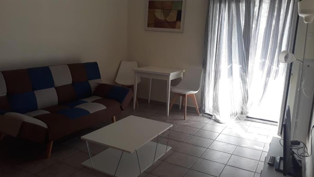 Central Apartments Eretria 外观 照片